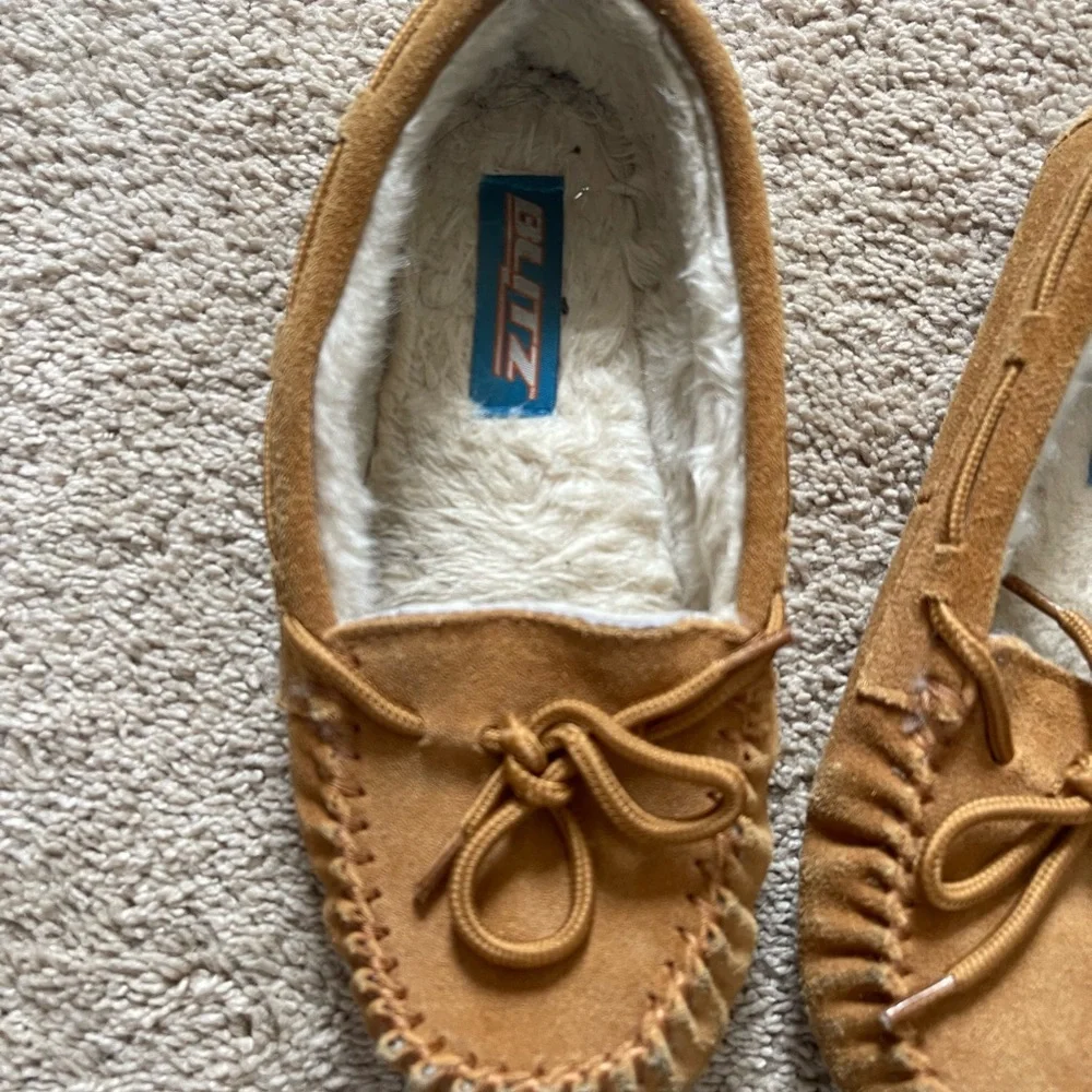 Blitz Kids Size 6 Moccasin Tan Slipper